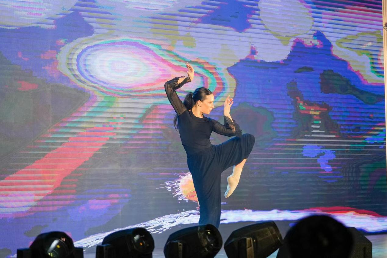 Contemporary solo performance in Guangzhou