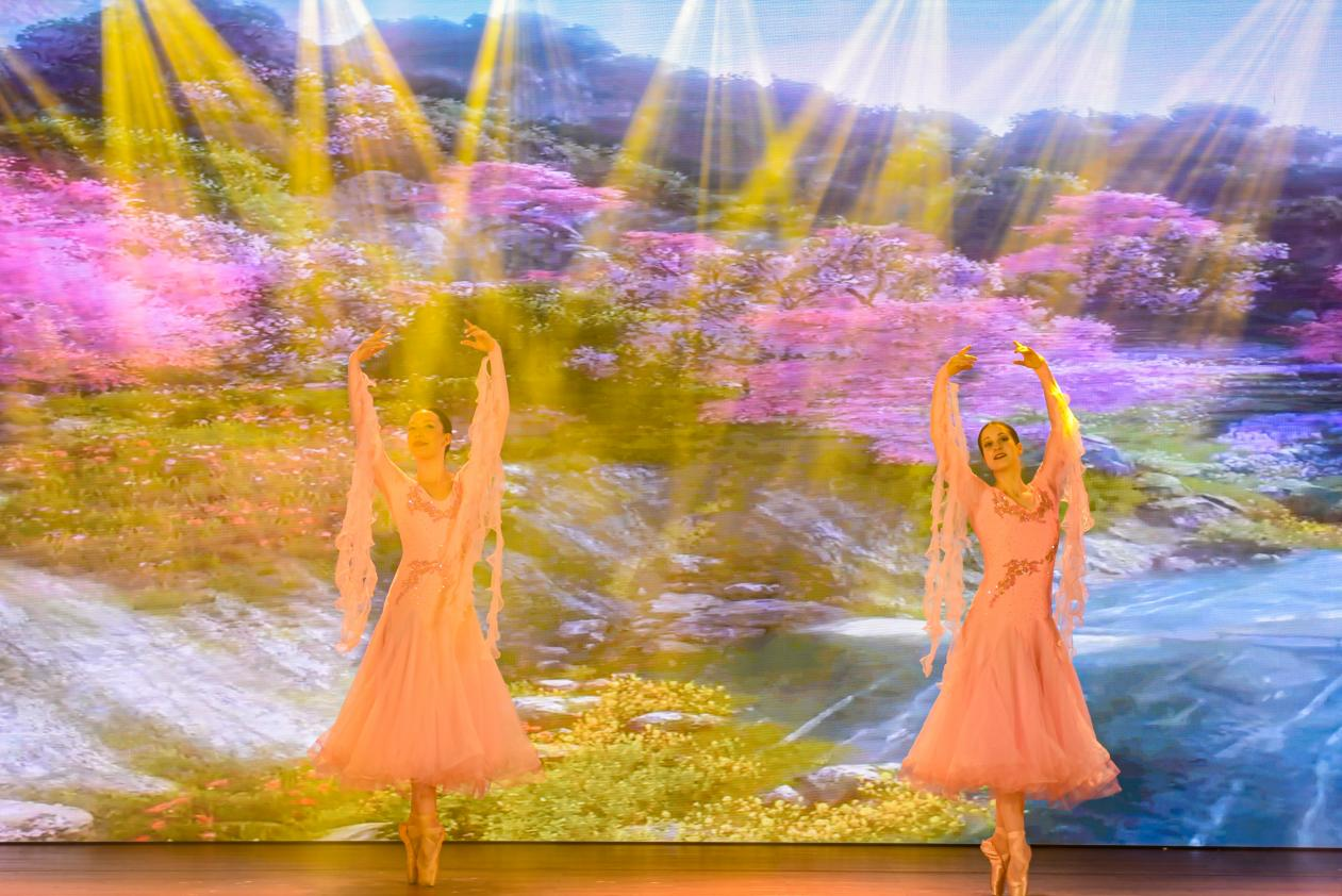 Opening waltz with cherry blossom stage backdrop in Guangzhou