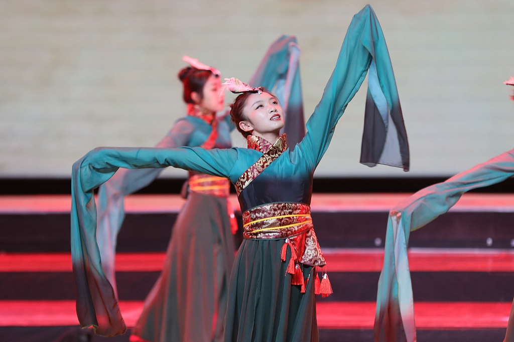 Traditional Chinese dance performance in Yinchuan