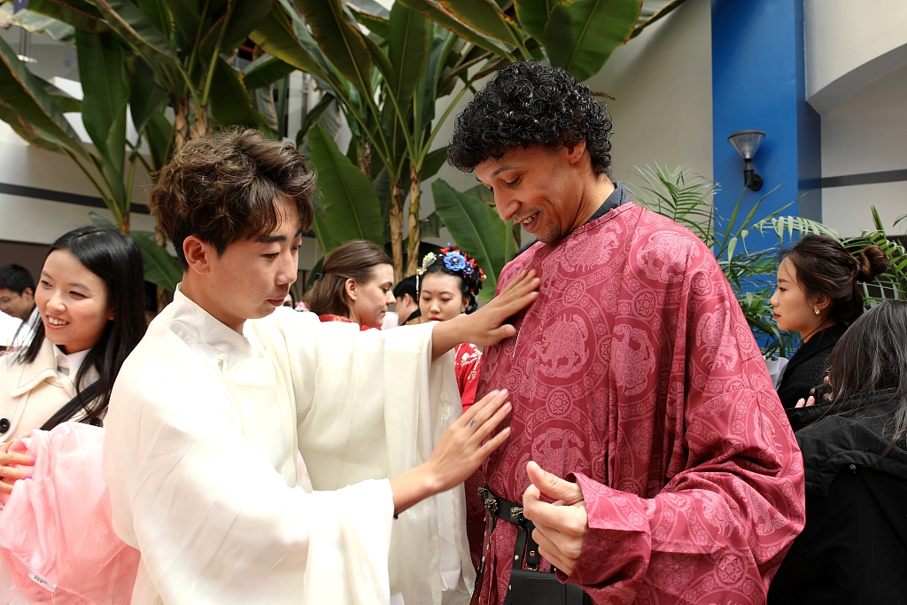 Cultural exchange — trying on traditional Hanfu in Yinchuan